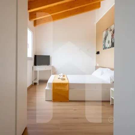 Homiday - Sofia Apartment