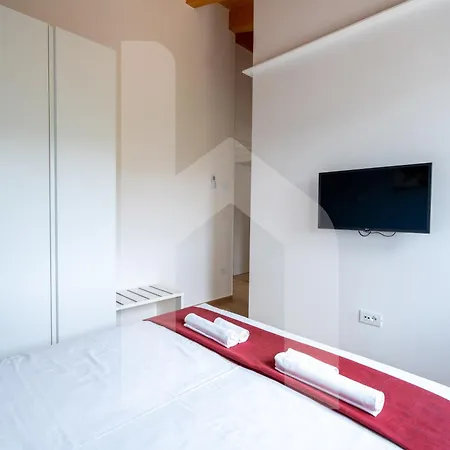Homiday - Sofia Apartment